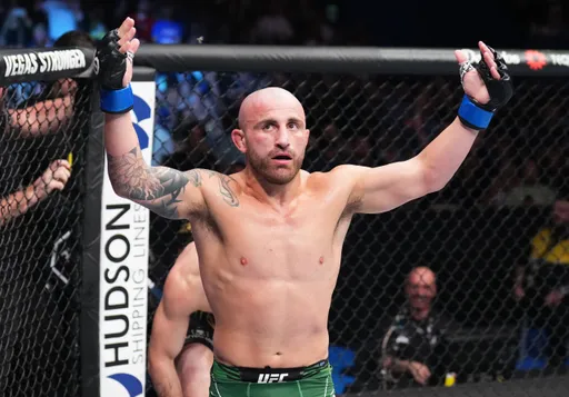 Волкановски и Топурия проведут титульный бой в феврале в рамках турнира UFC 298