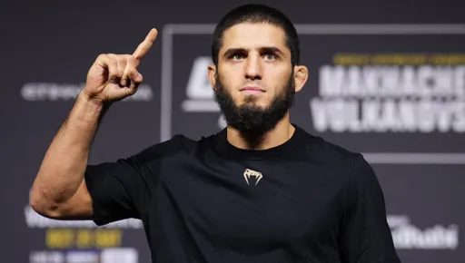 Махачев поздравил Алискерова и Магомедова с победами на турнире UFC on ESPN 66