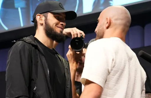 Опубликованы судейские записки боя Махачев – Волкановски на UFC 284