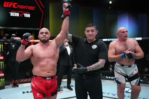 Россиянин Олейник проиграл бойцу из команды Чимаева на турнире UFC Fight Night 211