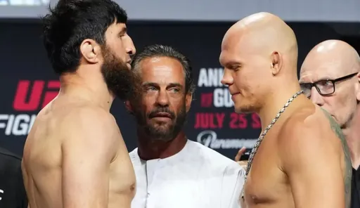 Анкалаев досрочно победил Гуськова в главном событии турнира UFC Fight Night 282 в Абу-Даби