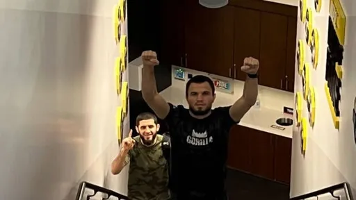 Махачев выложил фото с Умаром Нурмагомедовым из UFC PI