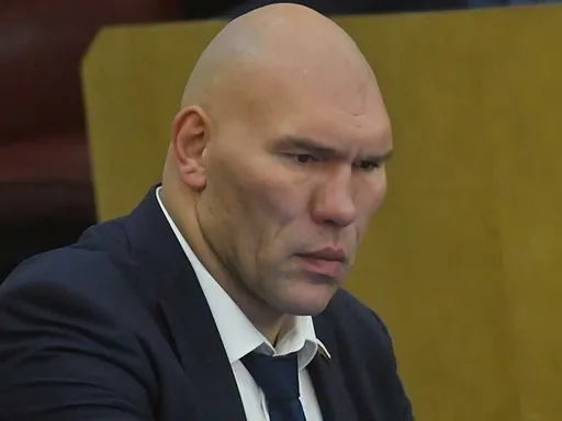 Николай Валуев: надеюсь, что бой Бивола и Бетербиева пройдет как можно позже