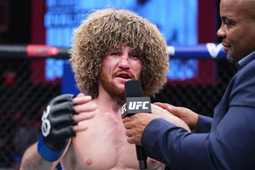 Двалишвили возглавил рейтинг UFC в легчайшем весе после победы над Сехудо
