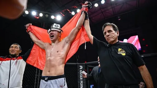 Сатыбалдиев победил Нургожая сабмишном на турнире UFC Fight Night 257