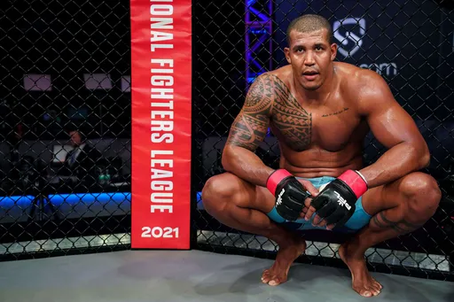 Чемпион PFL Феррейра бросил вызов Нганну после победы над Гольцовым