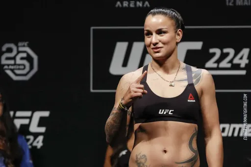 Пеннингтон победила Буэно Силву и стала чемпионкой UFC