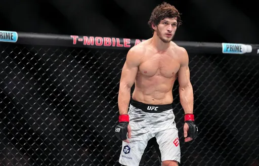 Гаджиев объяснил, почему Евлоев не получил бой за пояс UFC, который освободил Топурия