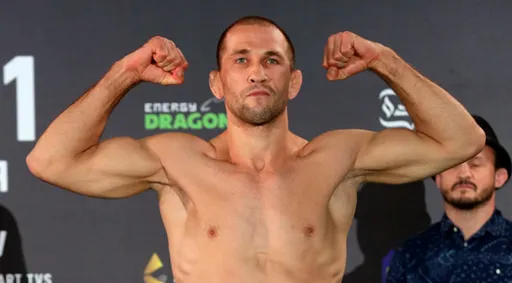 Сарнавский победил Мартинса в со-главном бою турнира БЕТСИТИ Fight Nights 126