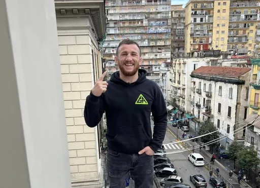 Грузинский боец UFC Двалишвили напугал фанатов, показав видео с края крыши многоэтажки