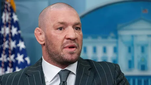 Кормье высказался о возвращении Макгрегора перед реваншем с Холлоуэем