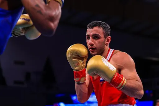 Россиянин Мамедов стал чемпионом Европы по боксу, в финале его соперник не вышел на бой