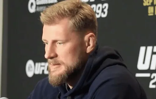 Волков рассказал, что уже прошел акклиматизацию перед боем с Туивасой на UFC 293 в Сиднее