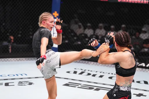 Российская красавица одержала вторую победу в UFC: Дудакова вышла под песню «Я русский» и победила американку