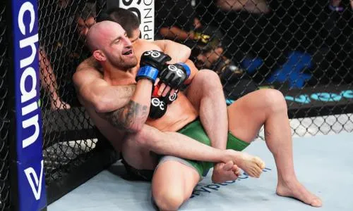 Волкановски рассказал, что говорил Махачеву во время их боя на UFC 284