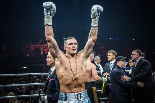 В IBF рассказали, как Усику сохранить пояс организации