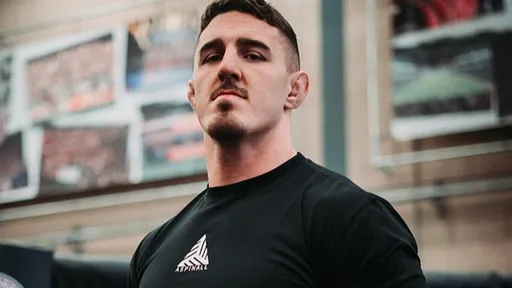 Аспиналл стал рекордсменом по удержанию временного титула UFC