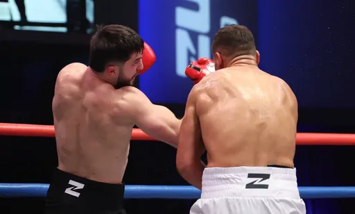 Джамбеков апперкотом отправил в нокаут Элбиали на вечере бокса Zuffa Boxing 3