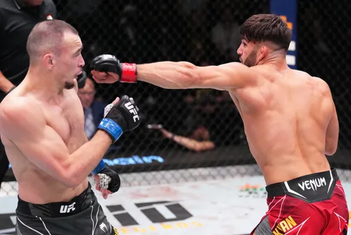 Царукян одолел Исмагулова, Нурмагомедов и Фахретдинов победили: обзор UFC Vegas 66