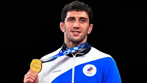 Олимпийский чемпион Сидаков устроил праздник для детей из Африки