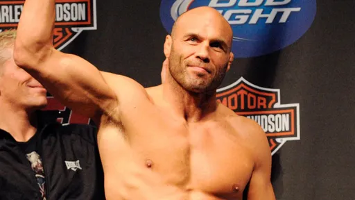 Экс-чемпион UFC Кутюр попал в серьезное ДТП и получил многочисленные ожоги