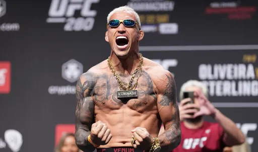 Бывший чемпион UFC Оливейра намекнул на дату следующего боя