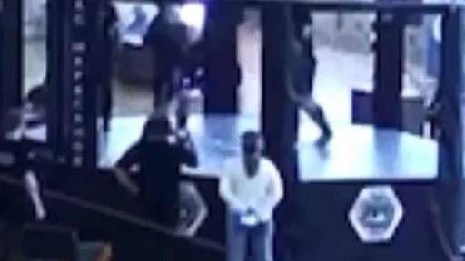 Появилось видео поединка в Белогорске, в котором 16-летний боец ММА получил смертельный удар в голову