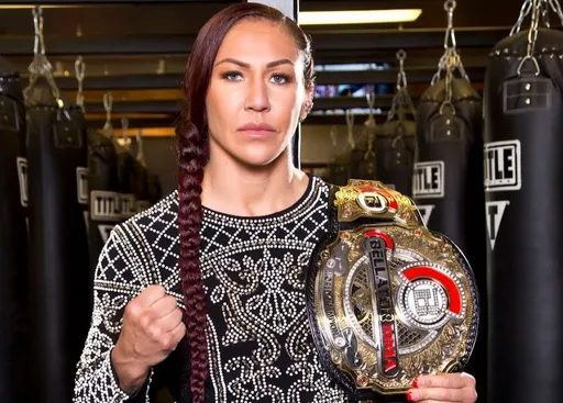 Чемпионка Bellator Сайборг обратилась к руководству PFL