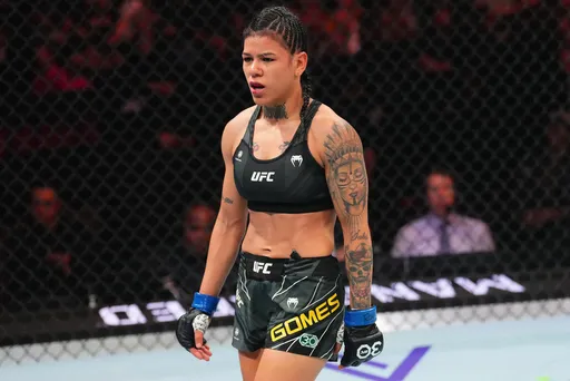 Боец UFC Гомес сделала уродливую татуировку на ягодицах