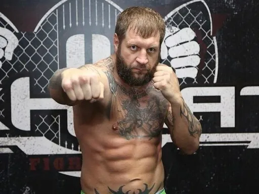Александр Емельяненко провел тренировку в честь своего 42-летия