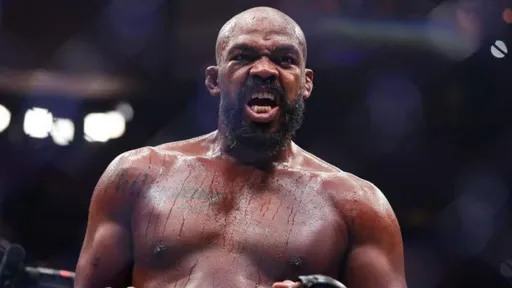 Чемпион UFC Джонс отреагировал на обвинения в уклонении от боя с Аспиналлом