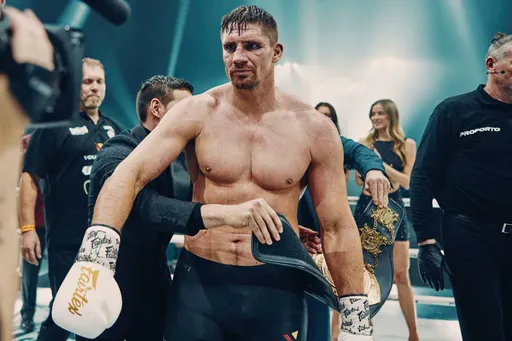 Чемпион Glory Верхувен: Аспиналл вытрет пол Джонсом