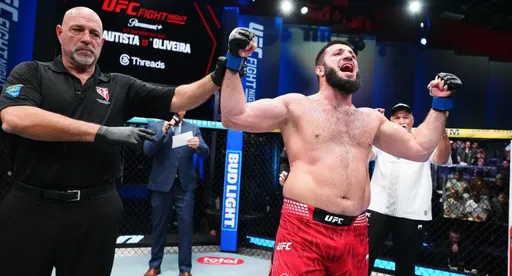 Россиянин Куниев вошел в топ-10 рейтинга тяжеловесов UFC
