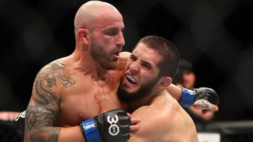 Волкановски признал, что жалеет о бое с Махачевым на UFC 294 в Абу-Даби