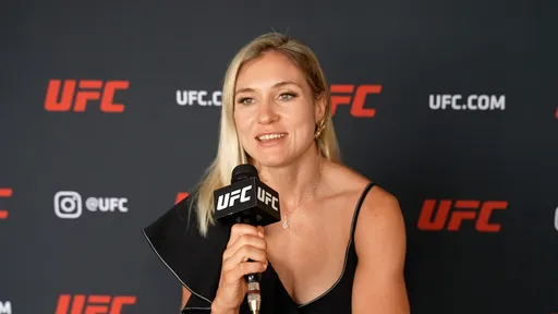 Яна Сантос рассказала, как ее едва не уволили из UFC