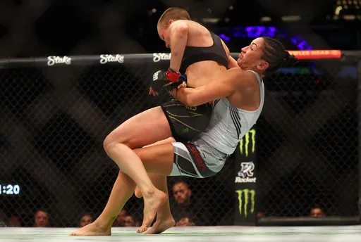 Эспарза рассказала, когда сможет провести защиту титула UFC