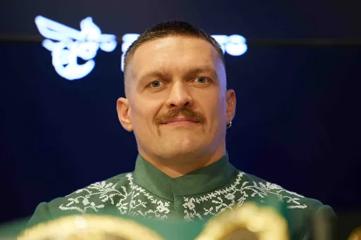 Усик снимется в одном фильме с Дуэйном Джонсоном