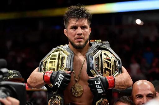 Кошелек бывшего чемпиона UFC опустел, пора в октагон: сколько Сехудо заработает за бой со Стерлингом?