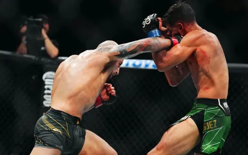 Безумный UFC 290: триумф Волкановски, Пантожа снова победил Морено, Дю Плесси нокаутировал Уиттакера