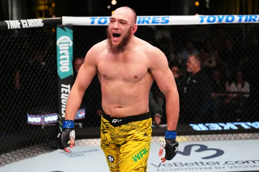 Кормье отреагировал на пятую подряд победу Уокера в UFC