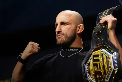 Чемпион UFC Волкановски: семья хочет, чтобы я завершил карьеру