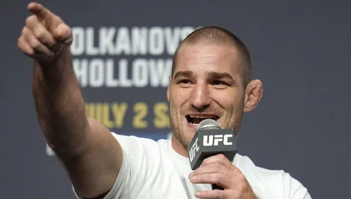 Чемпион UFC Стрикленд заявил, что США необходима революция