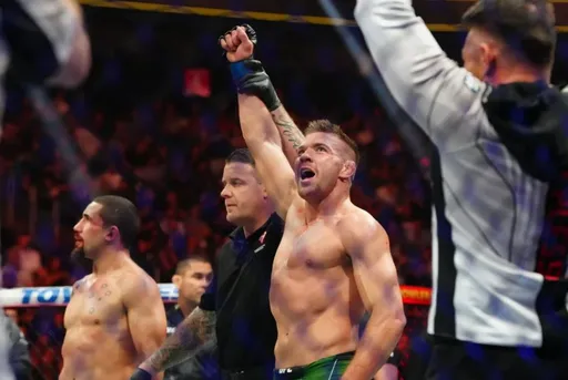 Макгрегор поздравил ЮАР с победой дю Плесси на UFC 290
