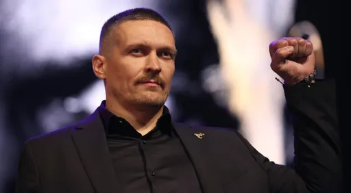 Усик хочет провести бой с чемпионом UFC Перейрой
