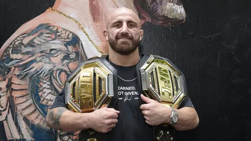Волкановски: в воскресенье я стану двойным чемпионом UFC