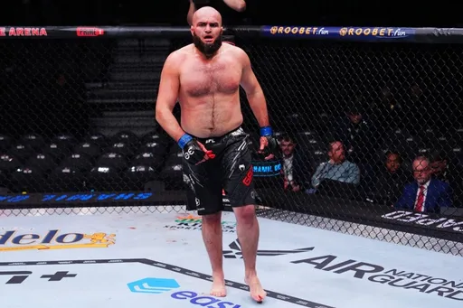 Появилось видео нокаута Газиева в бою с Петерсеном на UFC Fight Night 250