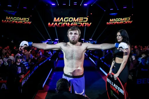 Магомедов и Петтис провели битву взглядов перед боем на турнире PFL в Дубае