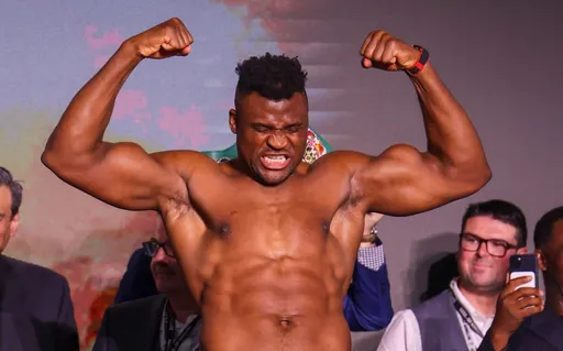 Тренер Нганну объяснил свое заявление о возвращении бойца в UFC