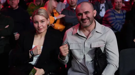 Дудакова извинилась за пощечину тренеру после поражения на UFC Vegas 101 и призналась, что он ее муж