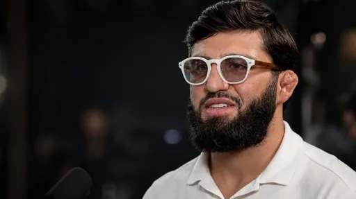 UFC показал кастомные шорты Царукяна с флагом Армении